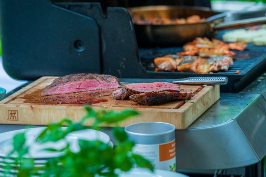 Ein saftiges Steak welches gegrillt uns angeschnitten wurde